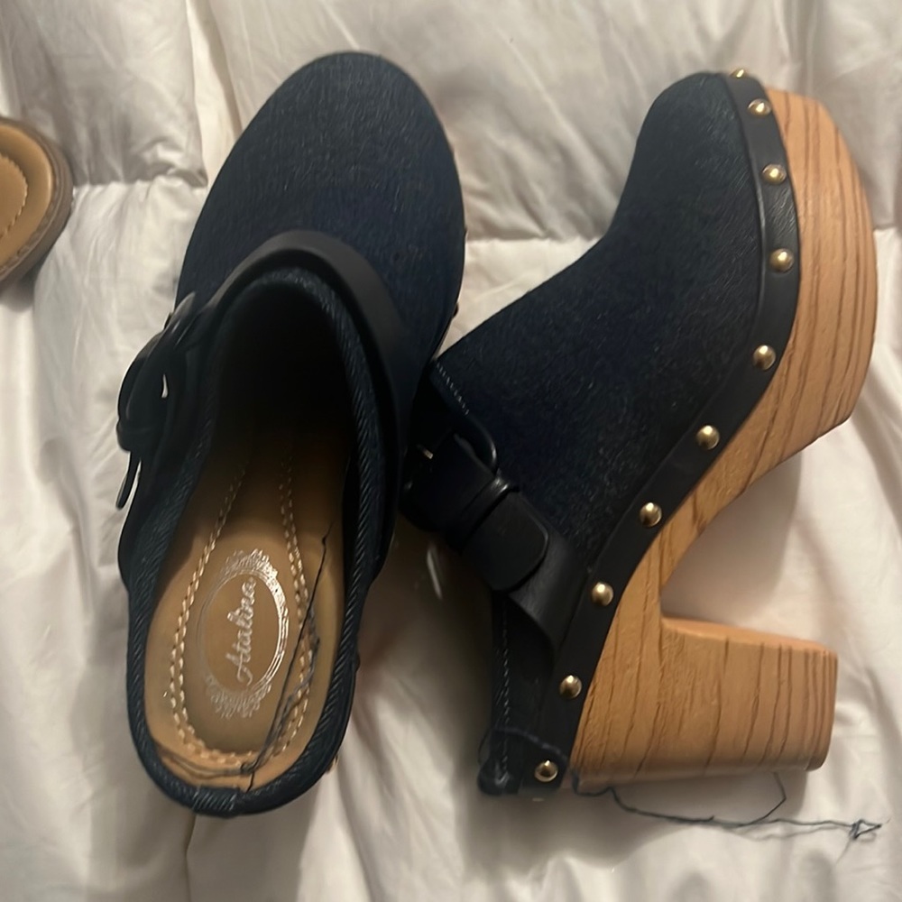 Navy blue clogs 71/2